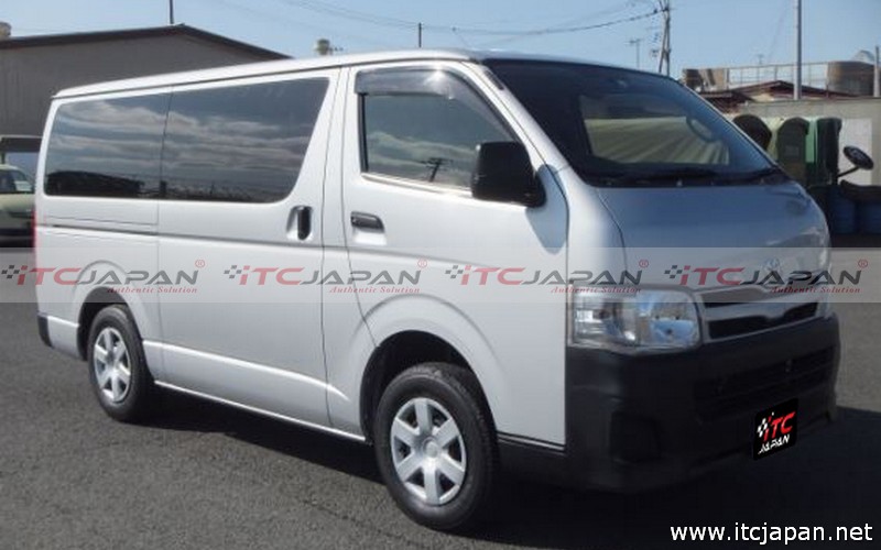 Toyota-Hiace-Van--2013