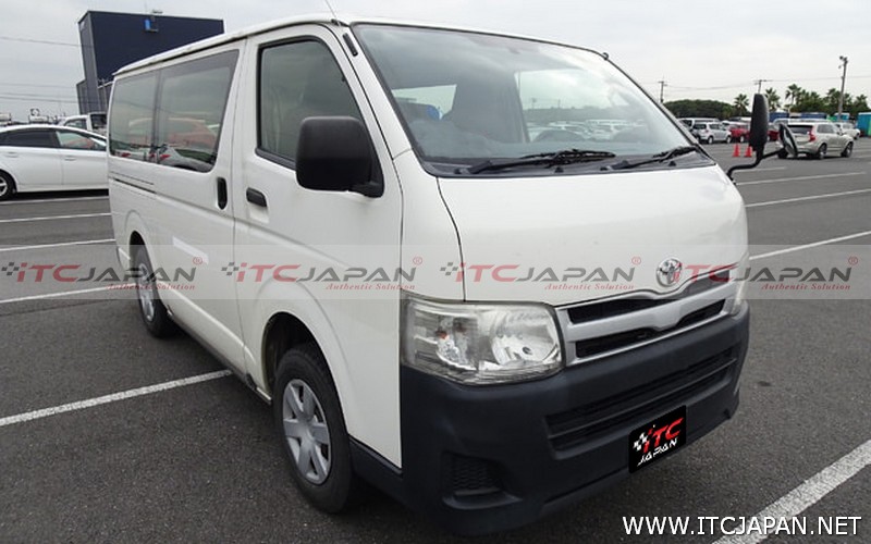 Toyota-Hiace-Van--2013